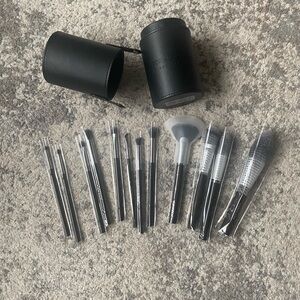 FORMLESS Master Brush Set with Case